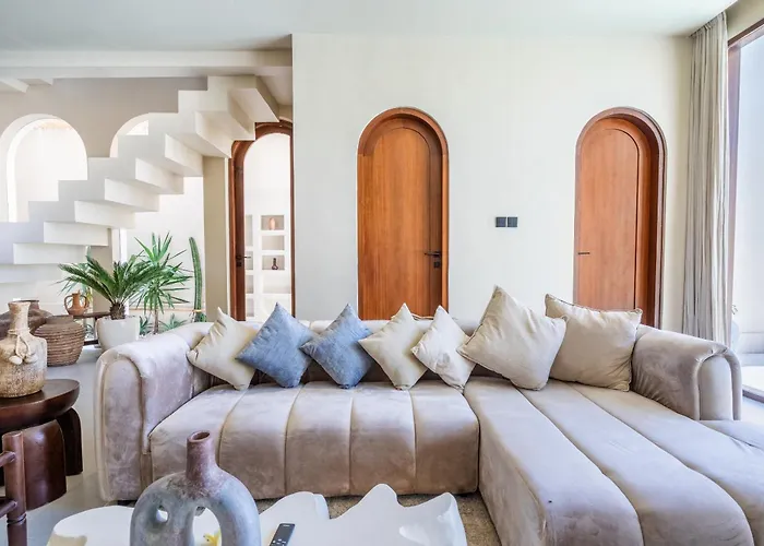 Amani 2 New, Luxury, Mediterranean, Private Pool, チャングー